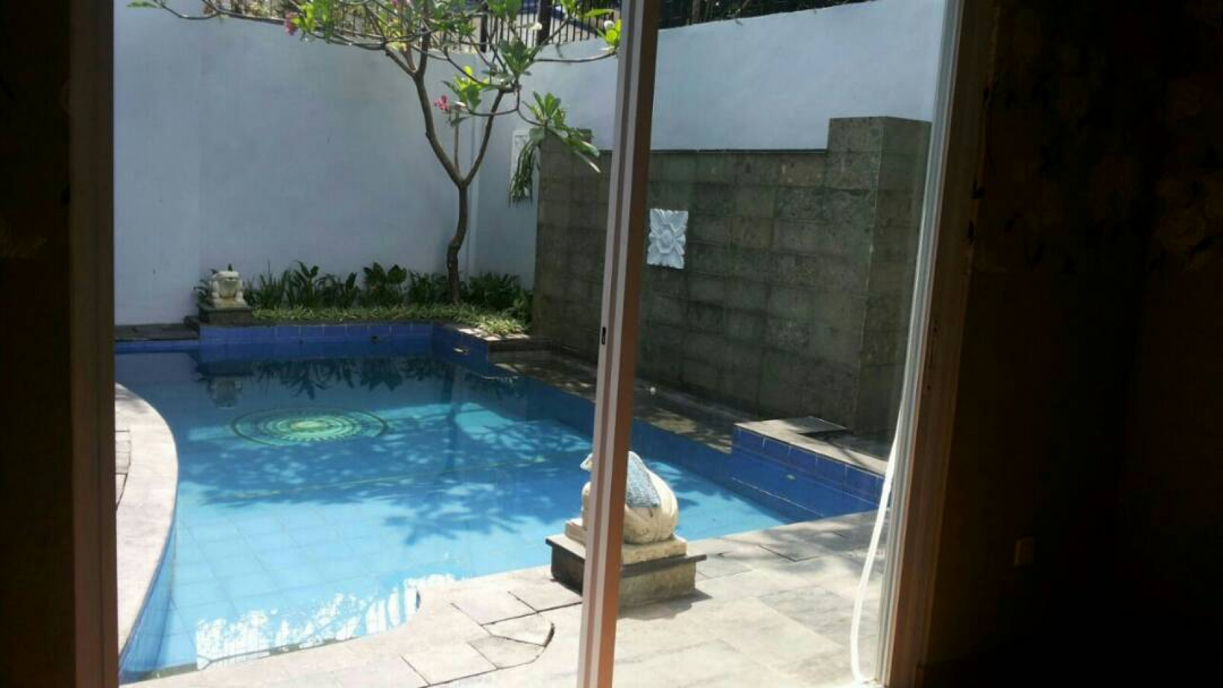 Rumah Siap Huni daerah Kemang Timur