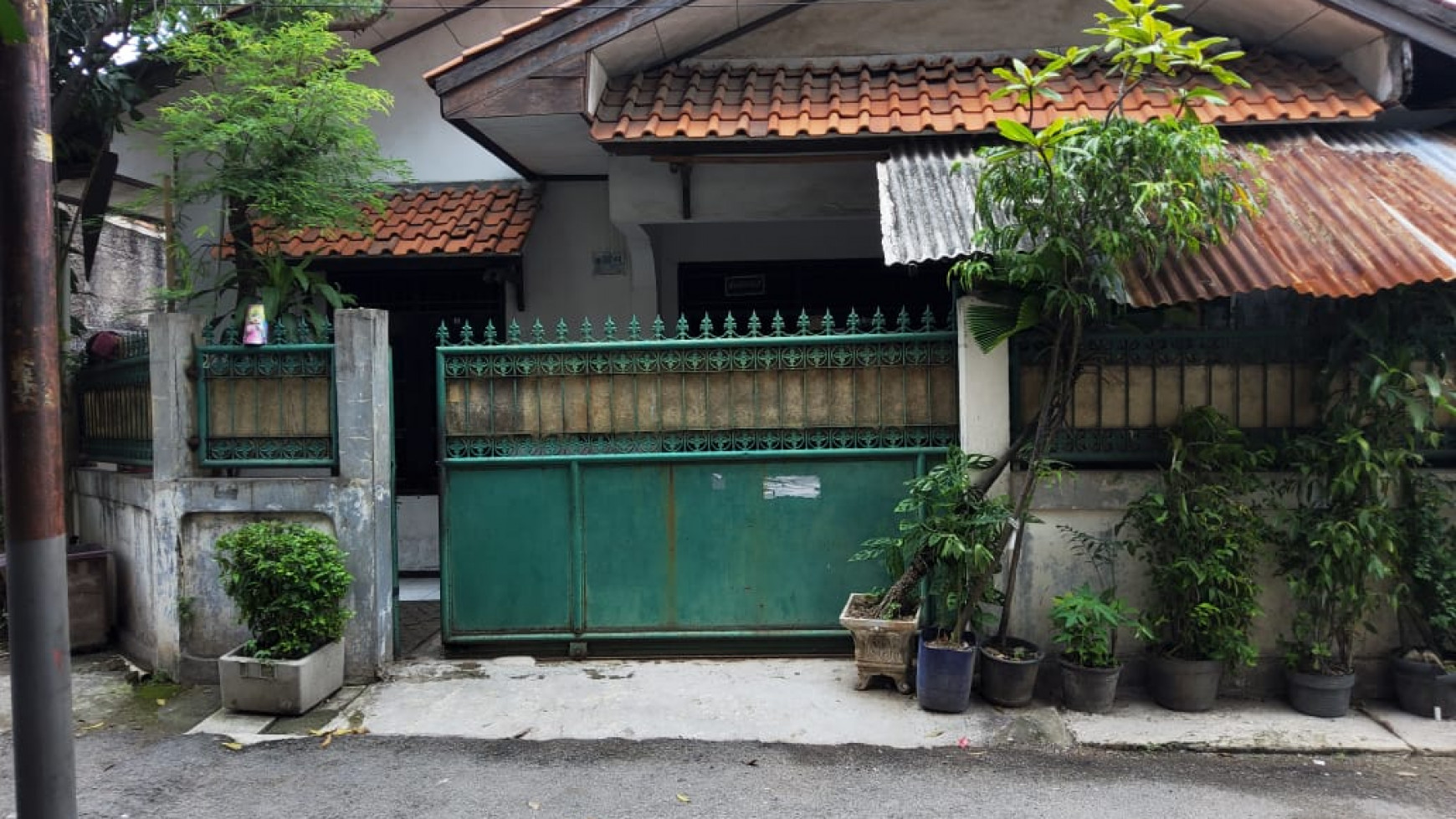 Rumah Lama Hitung Tanah di Jl Kemang, Jakarta Selatan...