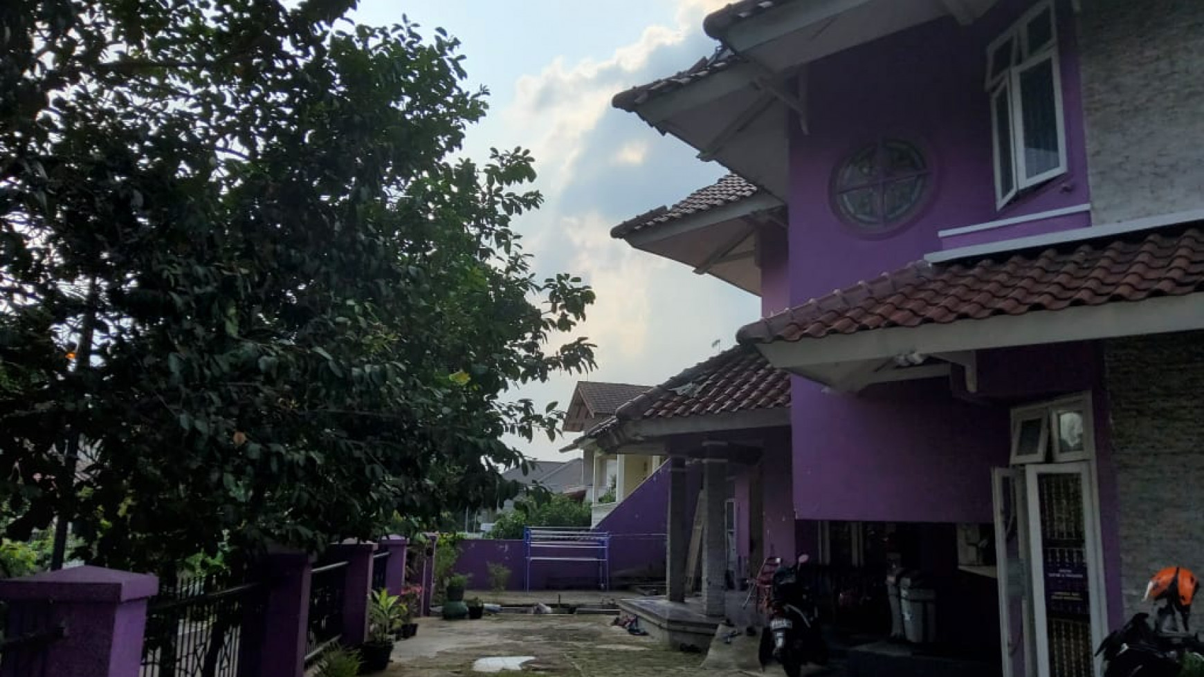 Rumah Dijual Cepat Lokasi Strategis di Cinere, Depok..