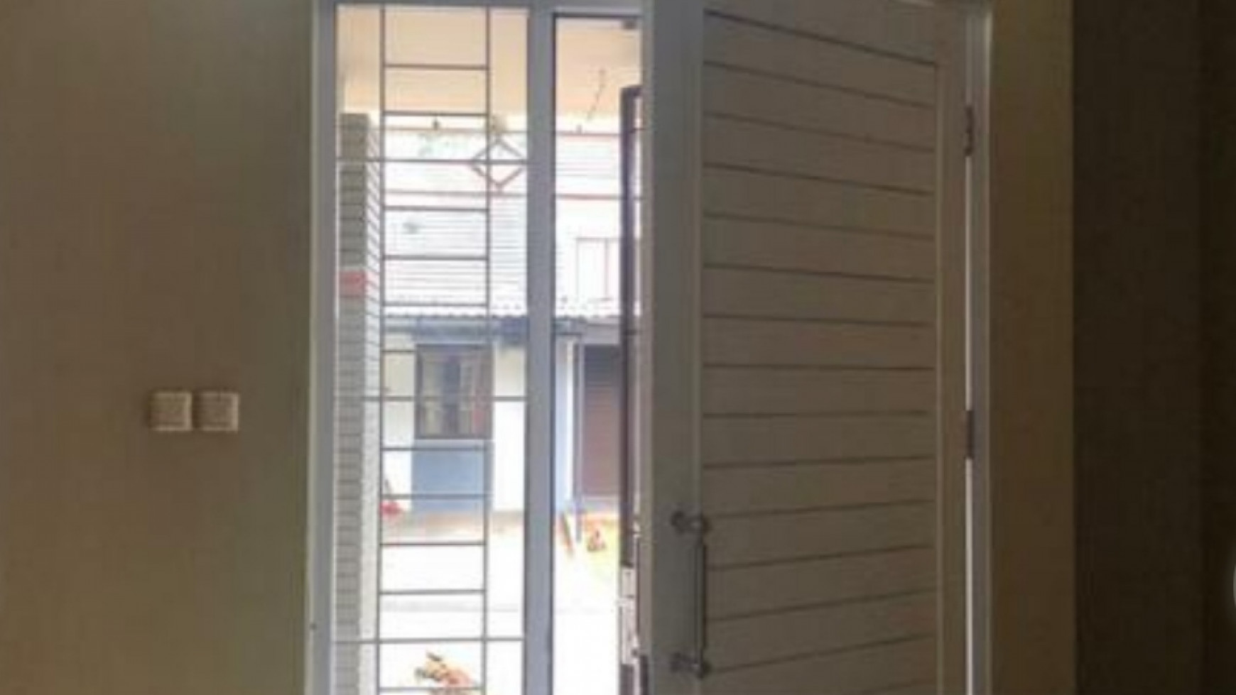 For Sale. Rumah Cantik Neo Catalonia, BSD