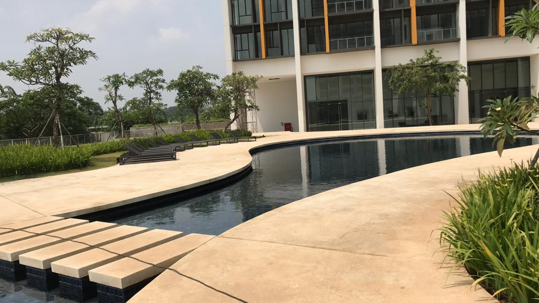 Luxury Modern Living Apartment Izzara Brand New Unfurnish pool view