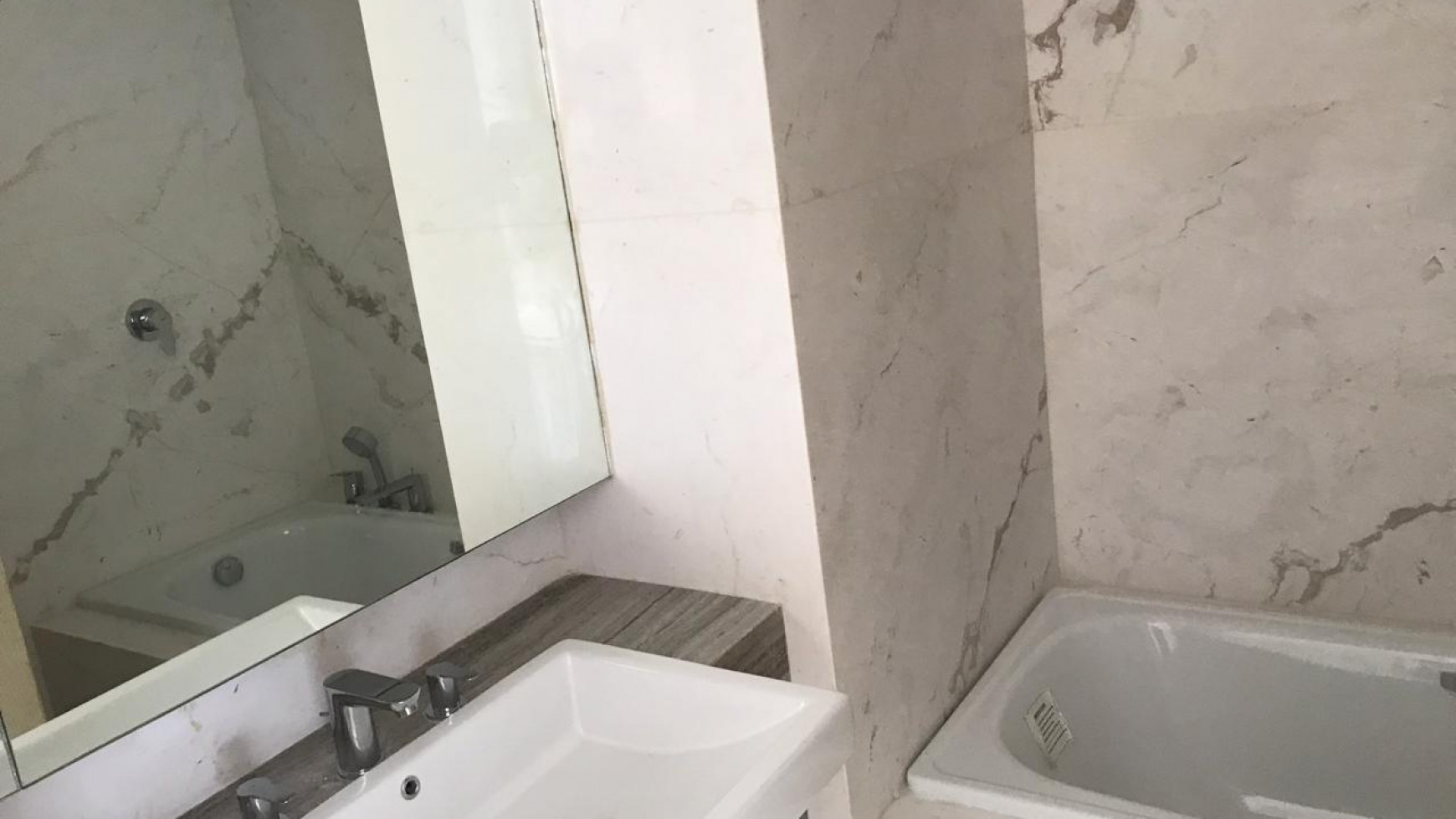 Luxury Modern Living Apartment Izzara Brand New Unfurnish pool view