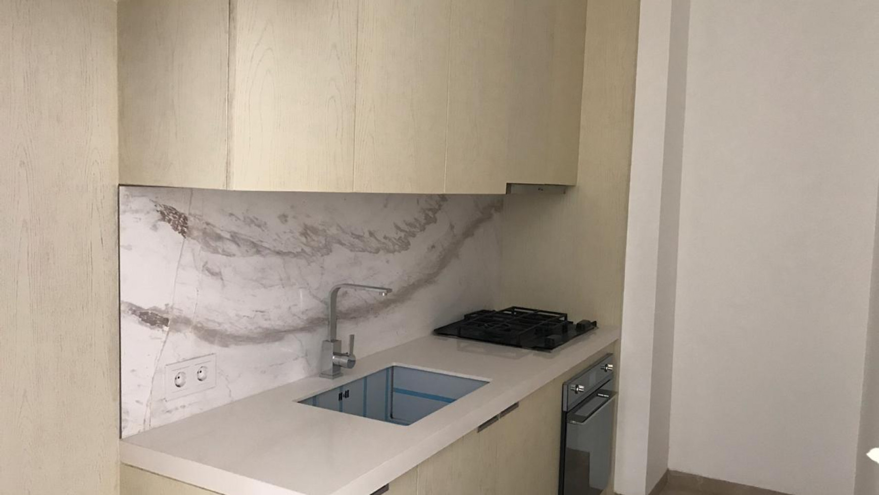 Luxury Modern Living Apartment Izzara Brand New Unfurnish pool view
