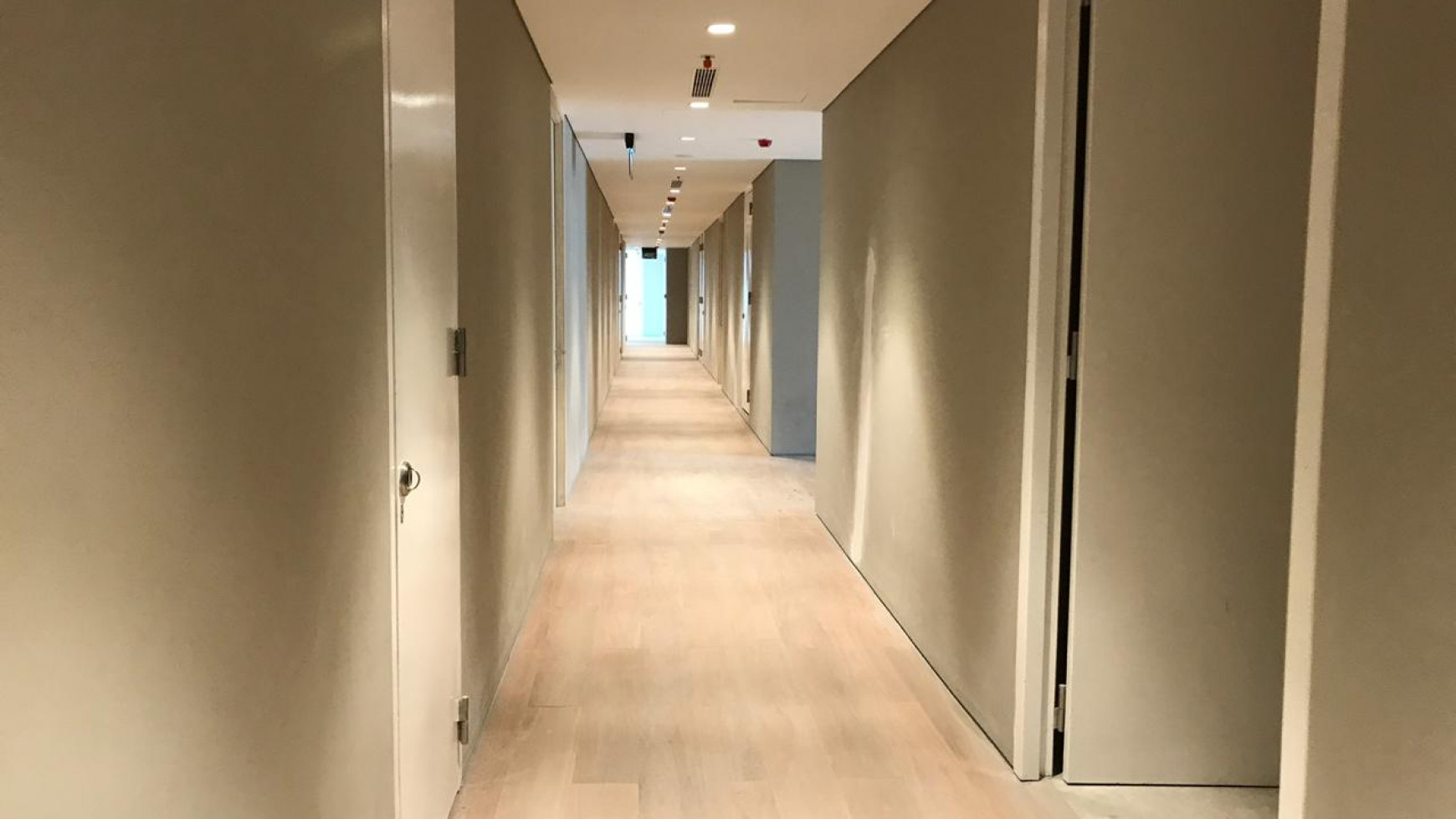Luxury Modern Living Apartment Izzara Brand New Unfurnish pool view