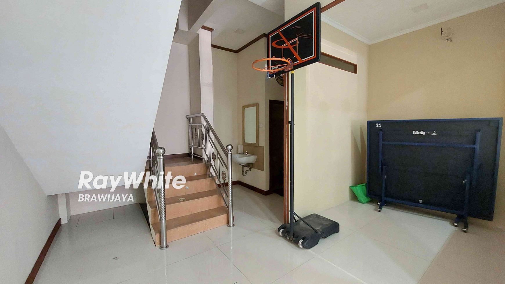 DISEWAKAN RUKAN DI SENAYAN, DALAM KOMPLEKS, SIAP HUNI, BANGUNAN 3,5 LANTAI, SEMI FURNISHED