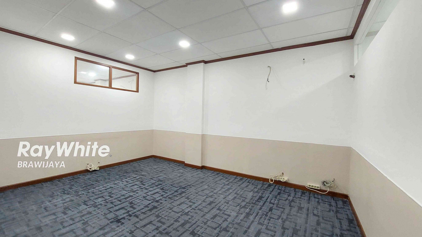 DISEWAKAN RUKAN DI SENAYAN, DALAM KOMPLEKS, SIAP HUNI, BANGUNAN 3,5 LANTAI, SEMI FURNISHED