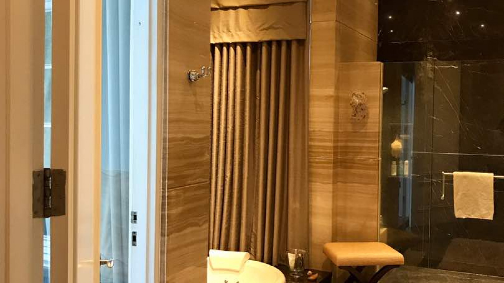 Rumah Lux Dengan Lingkungan Yang Tenang @ Kemang Timur Jakarta Selatan