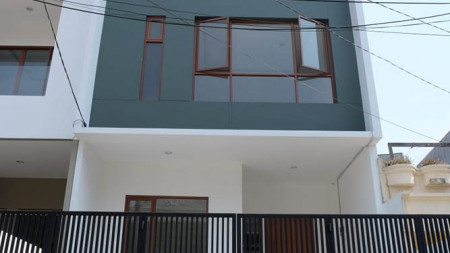 Rumah Dijual Kelapa Cengkir Timur, Luas tanah 6x18m2, Bangunan 240m2