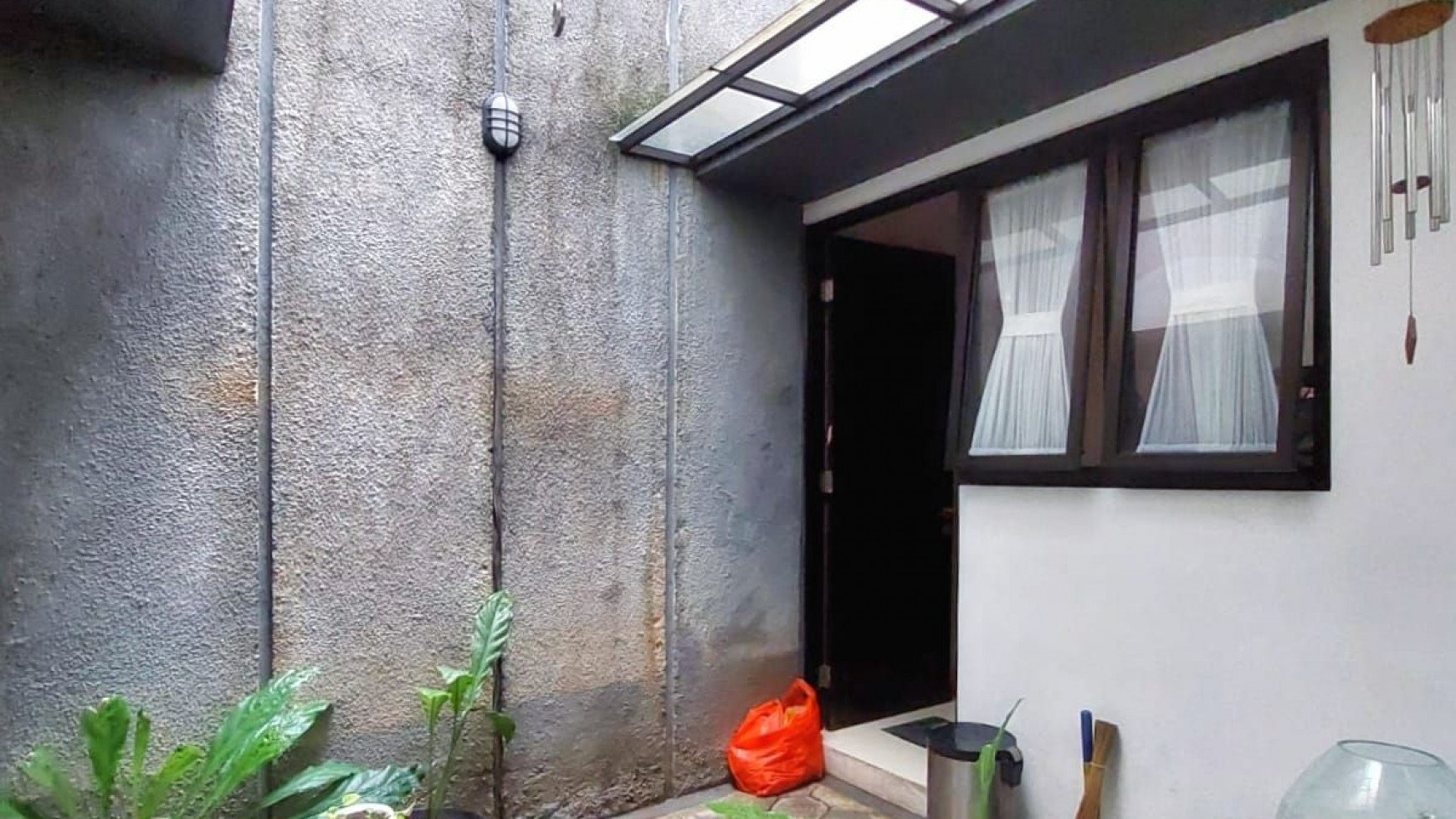 Dijual  Rumah Bagus Tropical Minimalis Siap Huni   Jagakarsa, Jakarta Selatan 