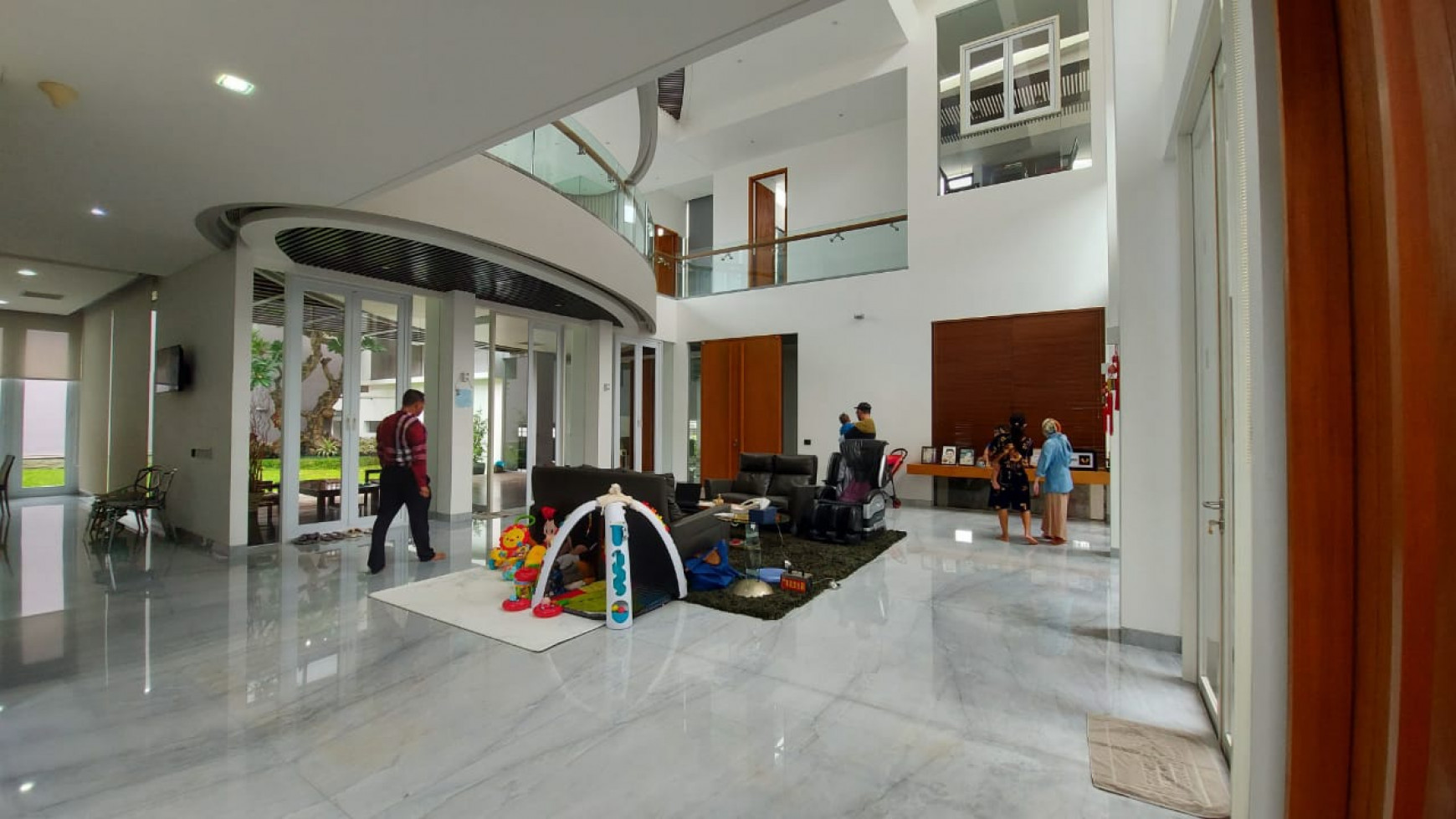 Termewah!! Rumah Elite Graha Famili Indoor Swimming pool