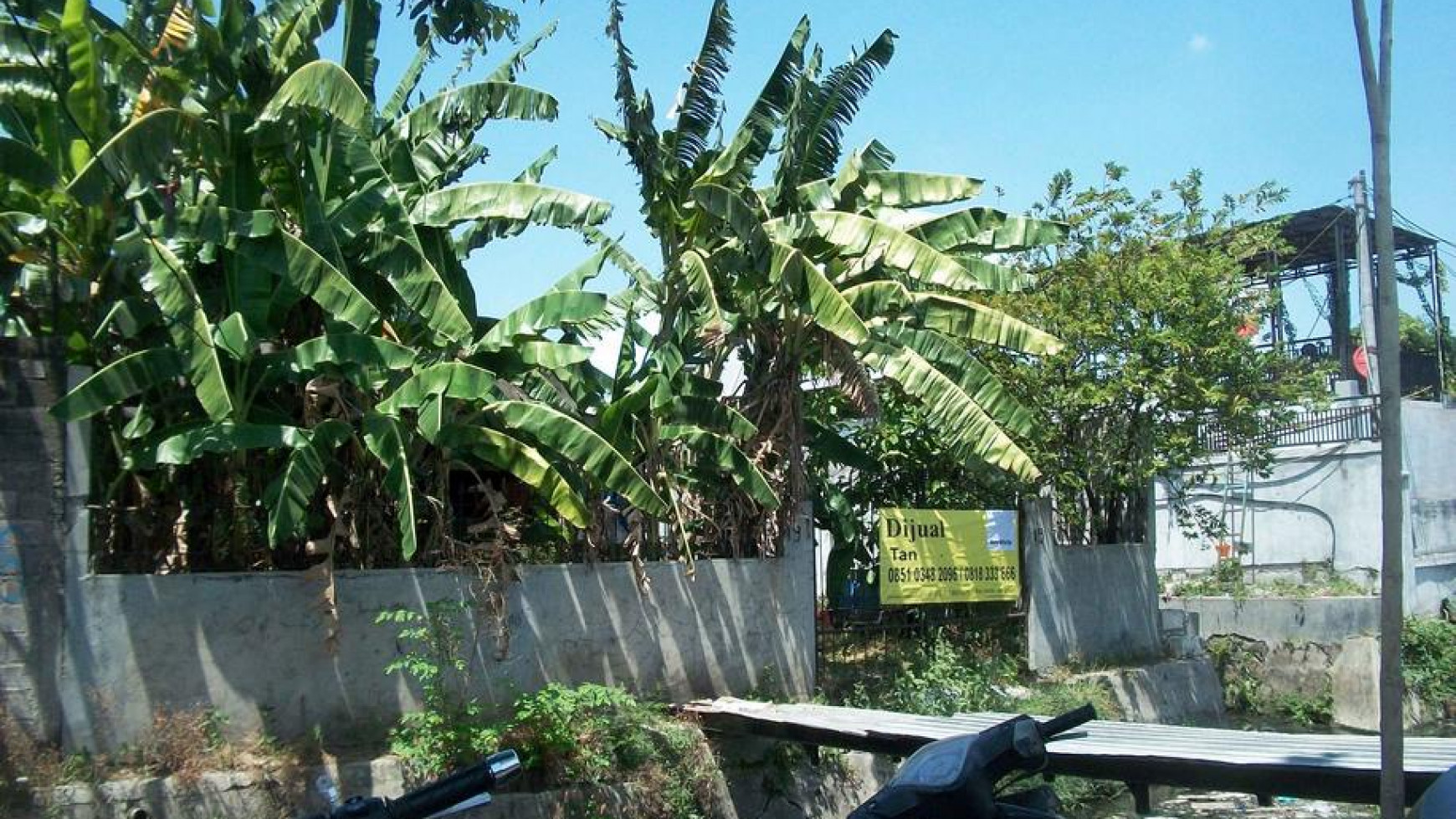 Rumah Hitung Tanah !!! di Raya Darmo Indah, Strategis, Nol Jalan, Cocok untuk usaha