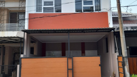Rumah sehat 2,5 lantai yang berada di Regency Melati Mas