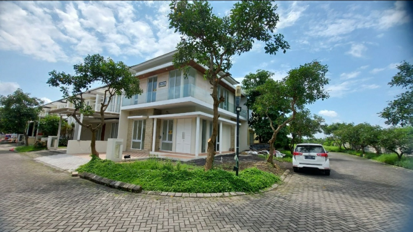 Dijual Rumah Royal Residence Wiyung Surabaya- New Baru 2 Lantai - Modern Desain - Strategis dekat Pakuwon Mall