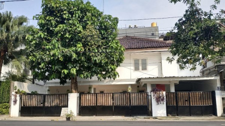 Rumah dengan layout kantor di Lokasi strategis dekat Panglima Polim, Melawai Raya - Bulungan