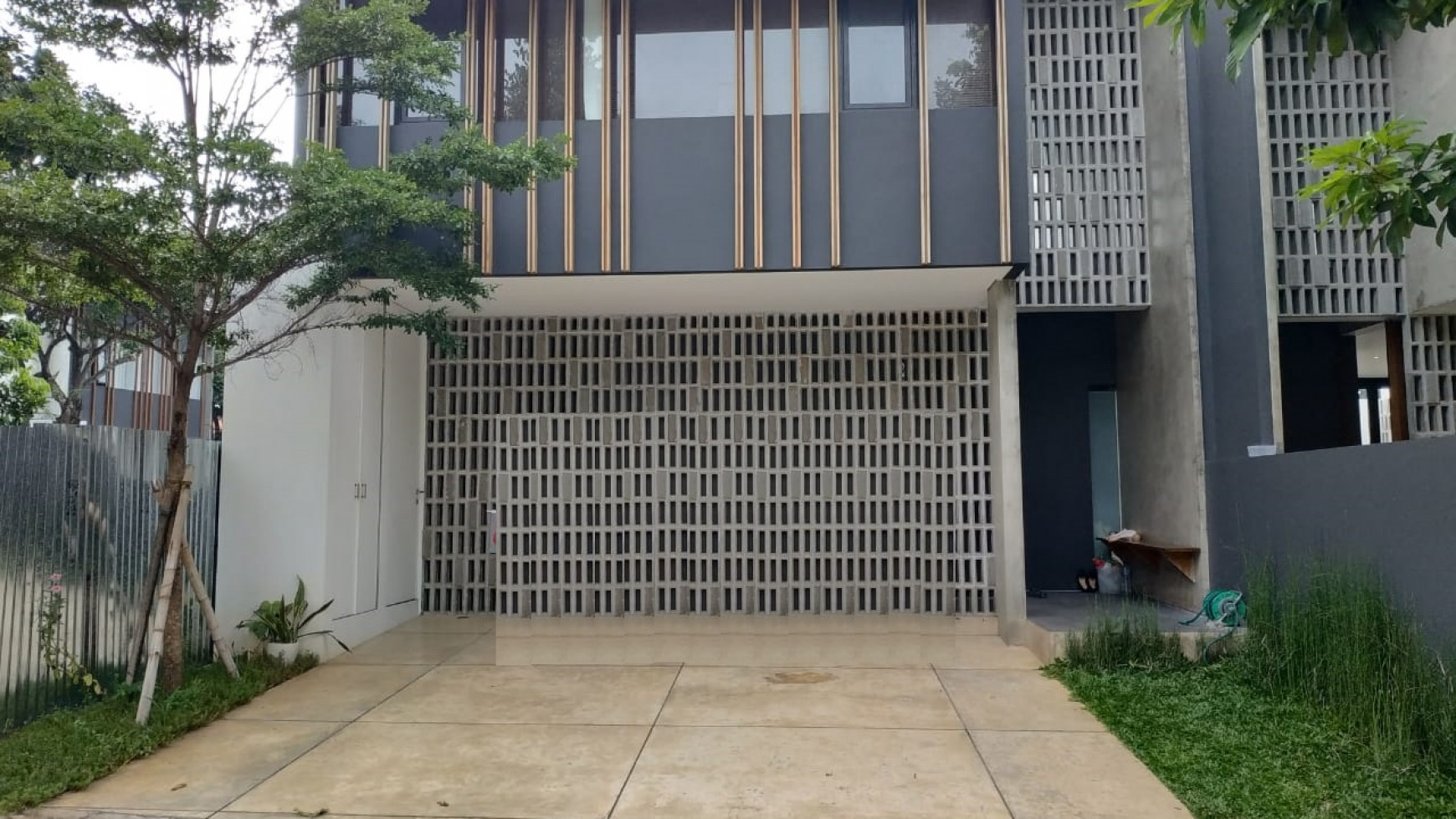 Rumah baru dalam cluster exclusive di Bintaro sektor 1, Jakarta - Selatan