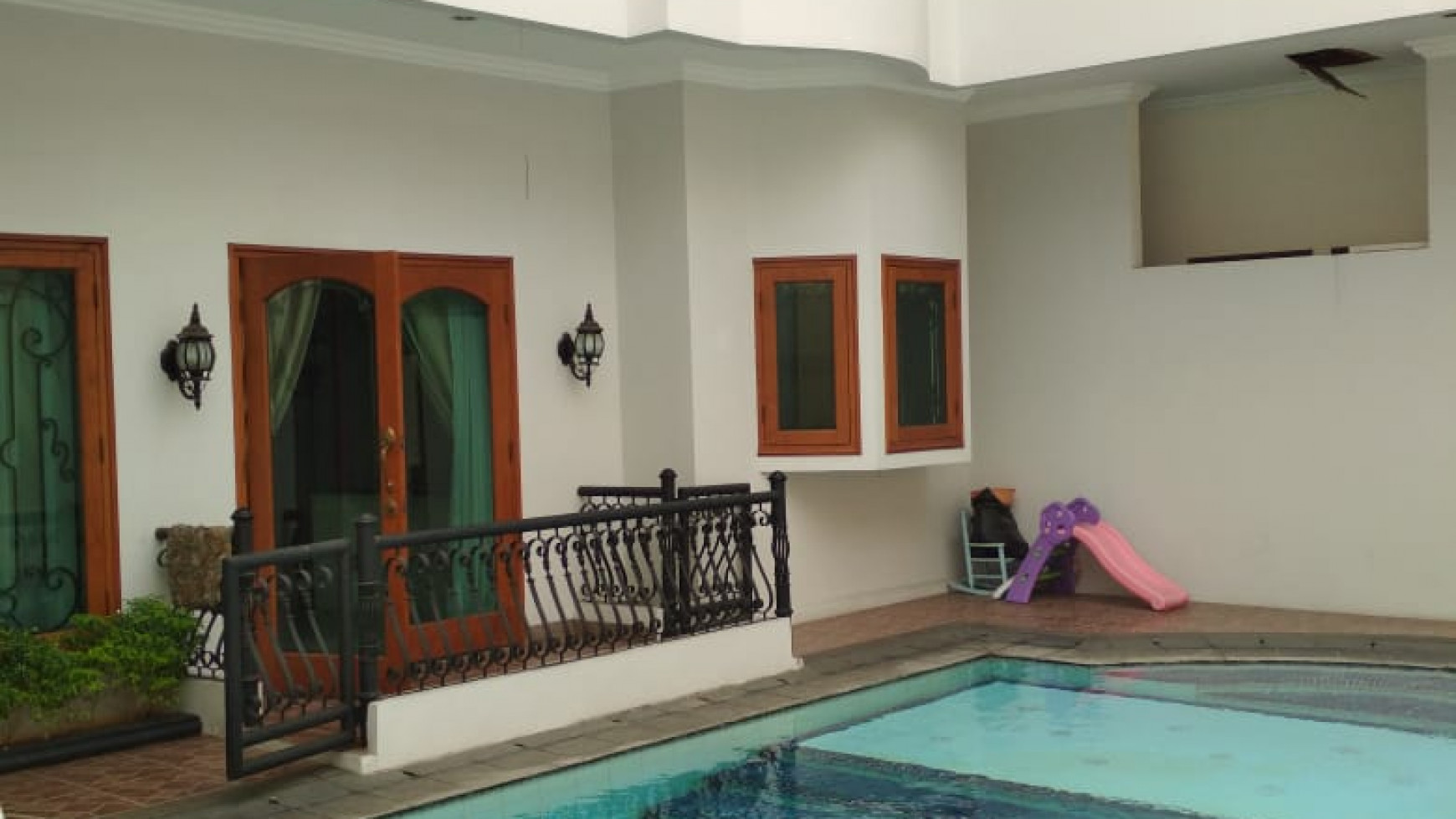 Rumah siap huni di Jl. Darmawangsa, Kebayoran Baru Jakarta Selatan
