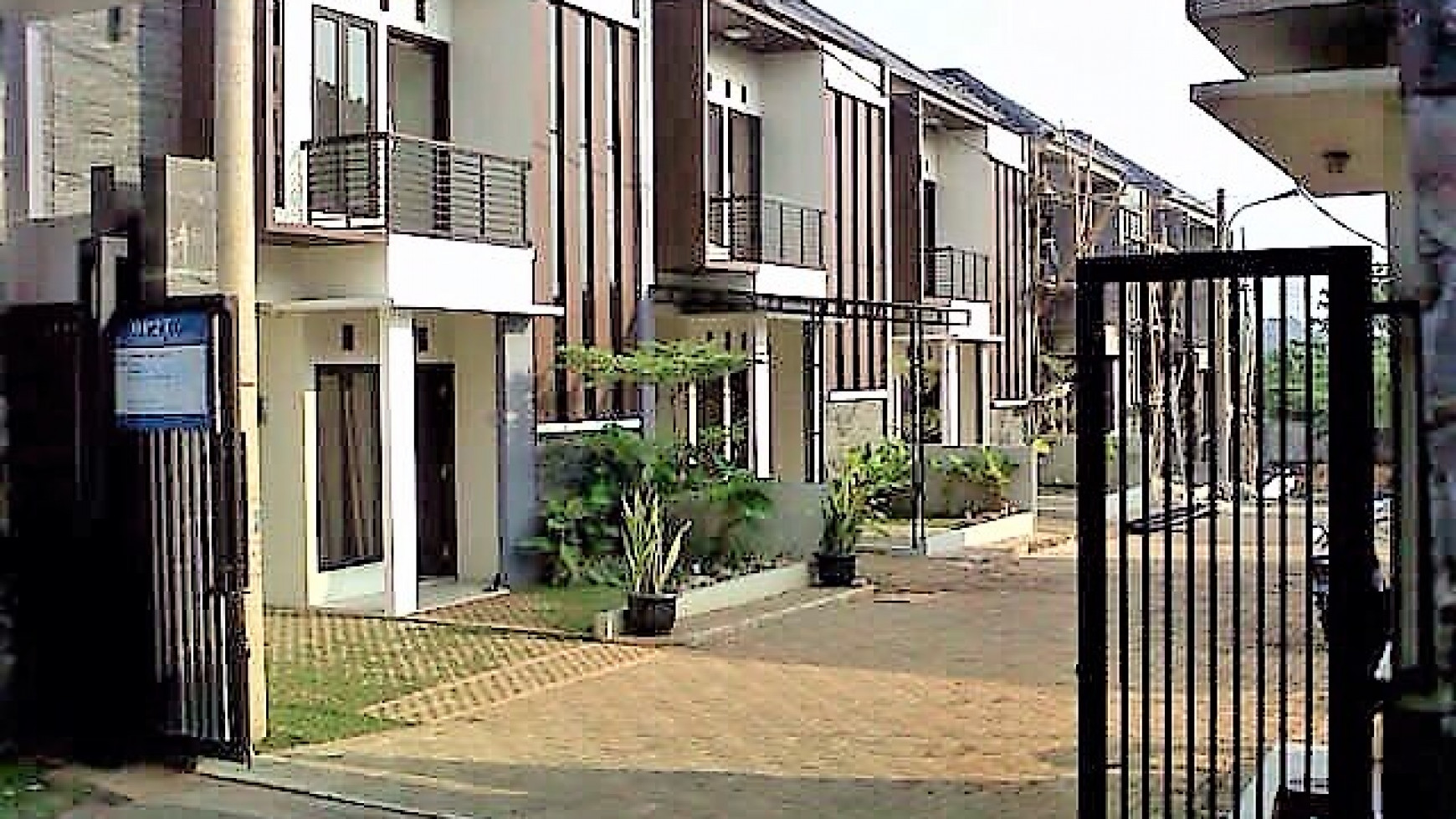 Rumah baru dalam cluster dekat Jl. Ki Hajar Dewantoro - Ciputat