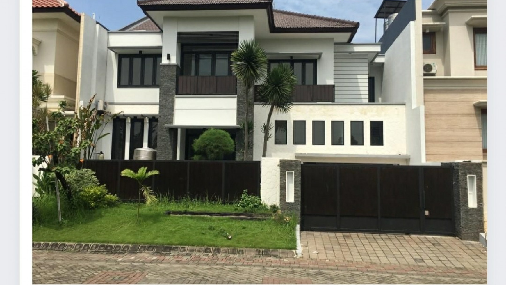 Dijual Rumah Graha Famili - Mewah Desain Split Level 2,5 Lantai - Modern SEMI Furnished- Lokasi TerDEPAN dekat HOKKY Buah