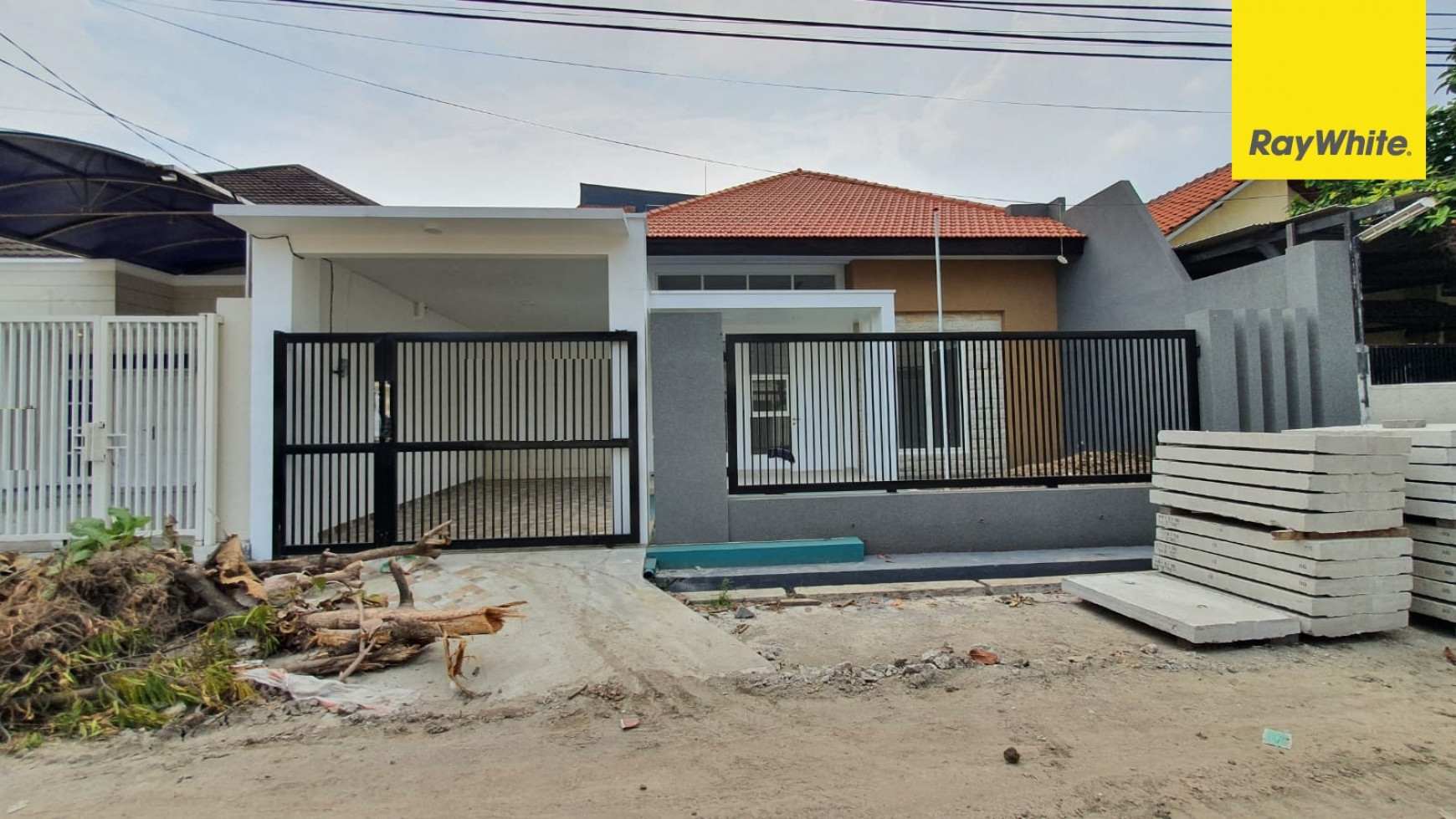 Dijual Rumah 2 lantai di Ngagel Jaya Tengah, Surabaya