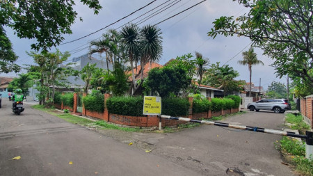 Rumah Siap Huni, Posisi Hoek, harga murah lokasi di Cidodol, Jakarta Selatan