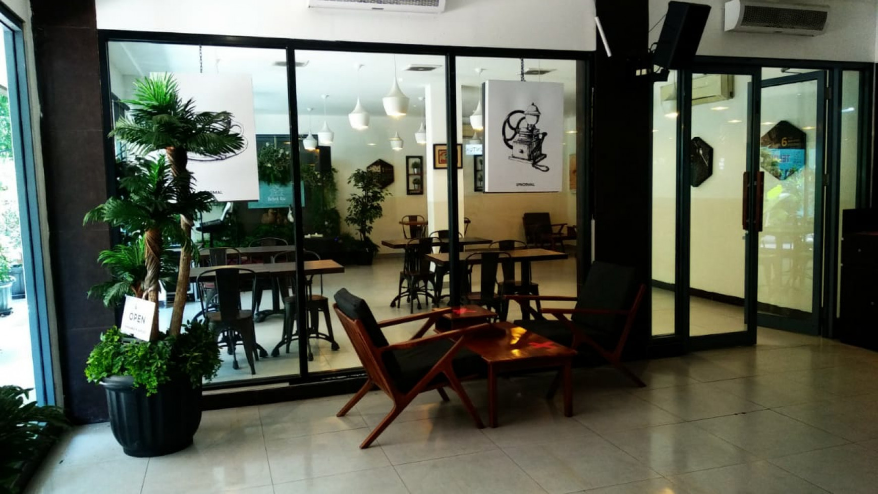 DIJUAL DAN DISEWAKAN RUKO GANDENG DI JL. KEMANG RAYA.