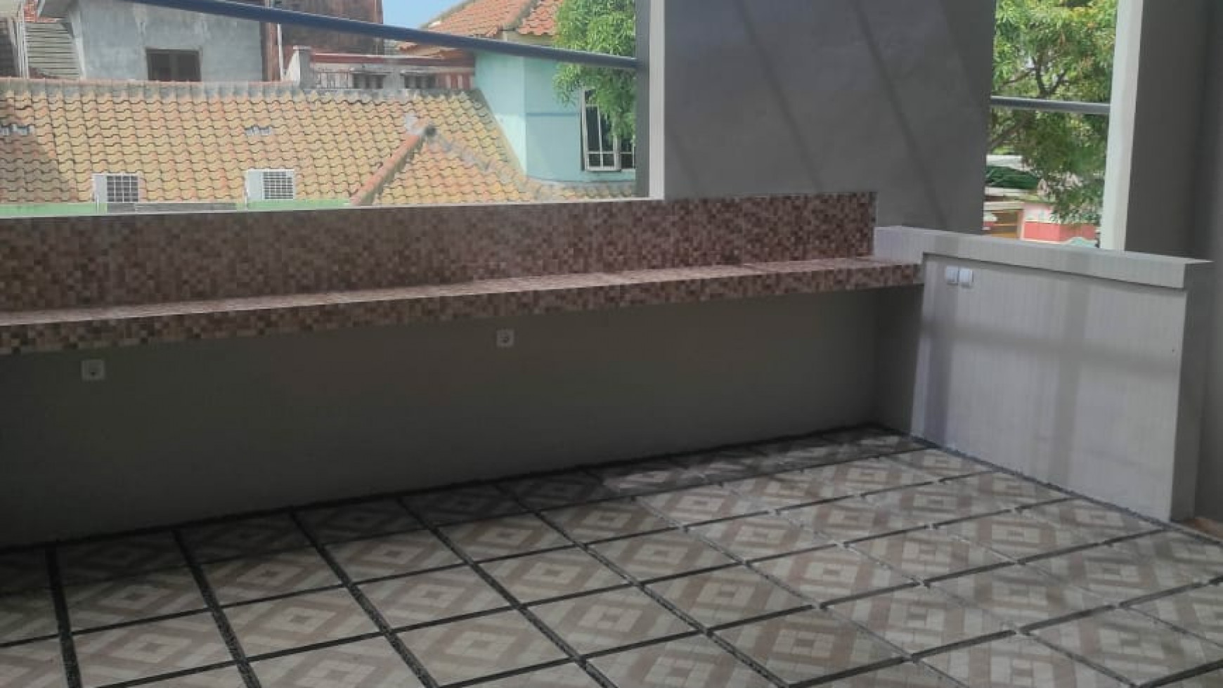 Dijual Rumah Kos- Kostan Perumahan Graha Kuncara Eksekutif Sidoarjo kota - Baru 2 Lantai - SHM - 9 K.Tidur - Furnish - AC - Waterheater