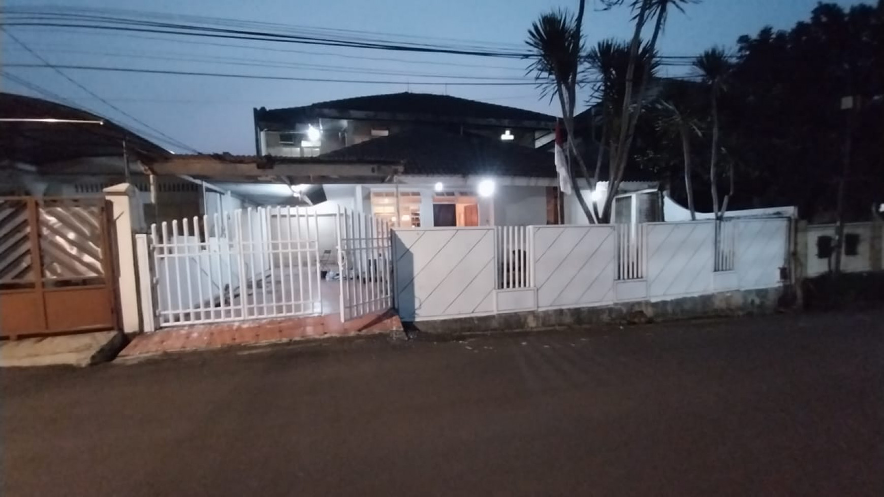 Dijual Rumah 2 Lantai di Cirendeu 