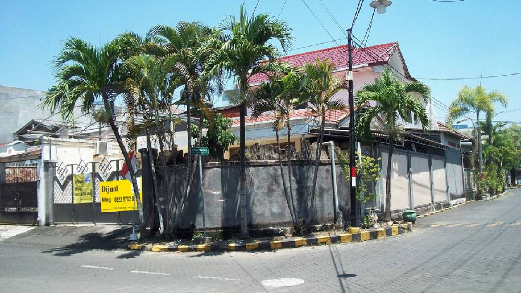 Rumah di Darmo Permai Utara, Hook/Pojokan, Row Jalan lebar, Siap  - MG -