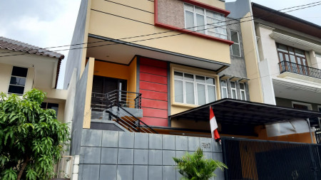 Dijual Rumah Minimalis Gading Kirana 