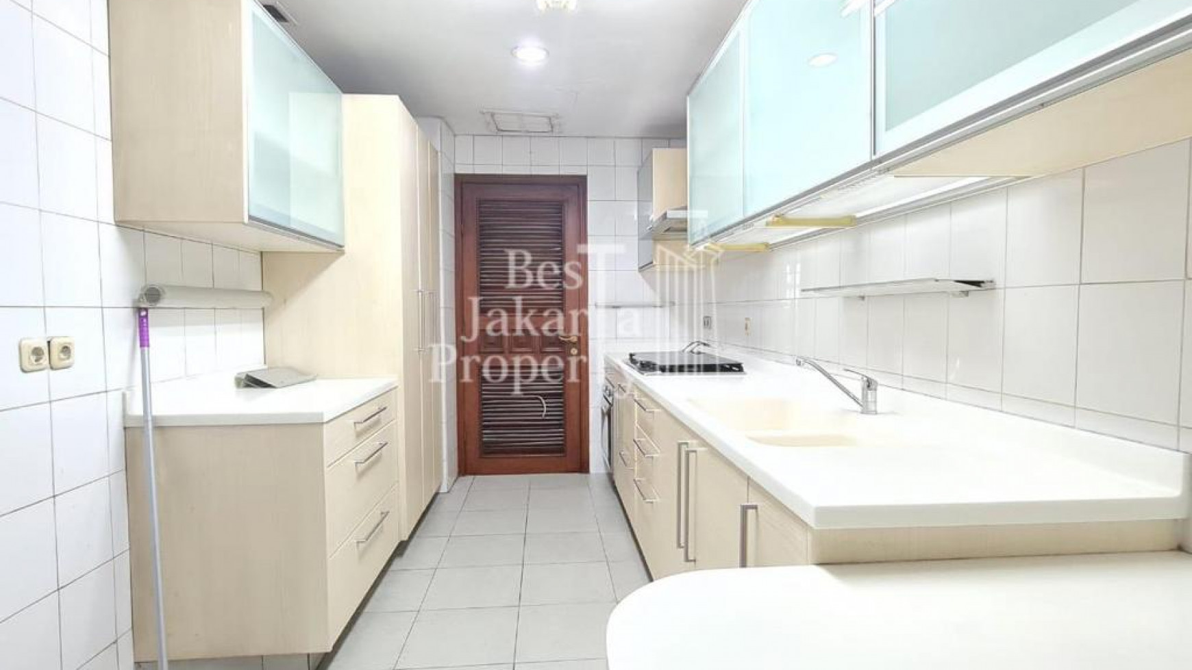 Apartment 3bedroom super strategic walk in distance from MRT St Cipete Raya 