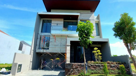 Dijual Rumah Pakuwon Indah Surabaya Barat - NEW Baru Split Level 2,5 Lantai Mewah - Premium Quality - Siap Huni