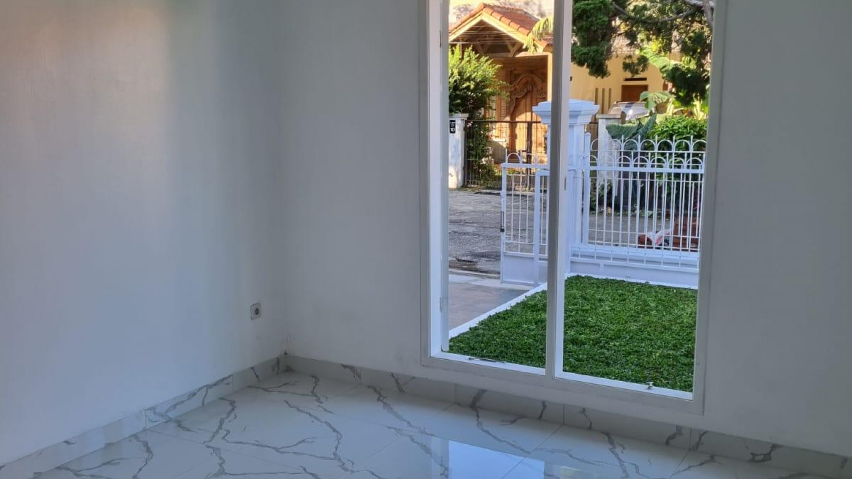 Rumah Modern Siap Huni Lokasi Tenang, Asri Di Bandung