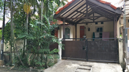 Rumah Bagus Di Perum Mahkota Simprug, Larangan