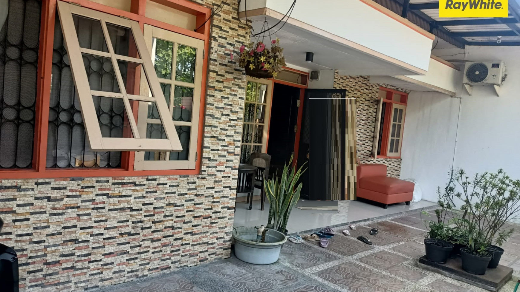 Dijual Rumah SHM Semi Furnish di Kutisari Indah Selatan, Surabaya