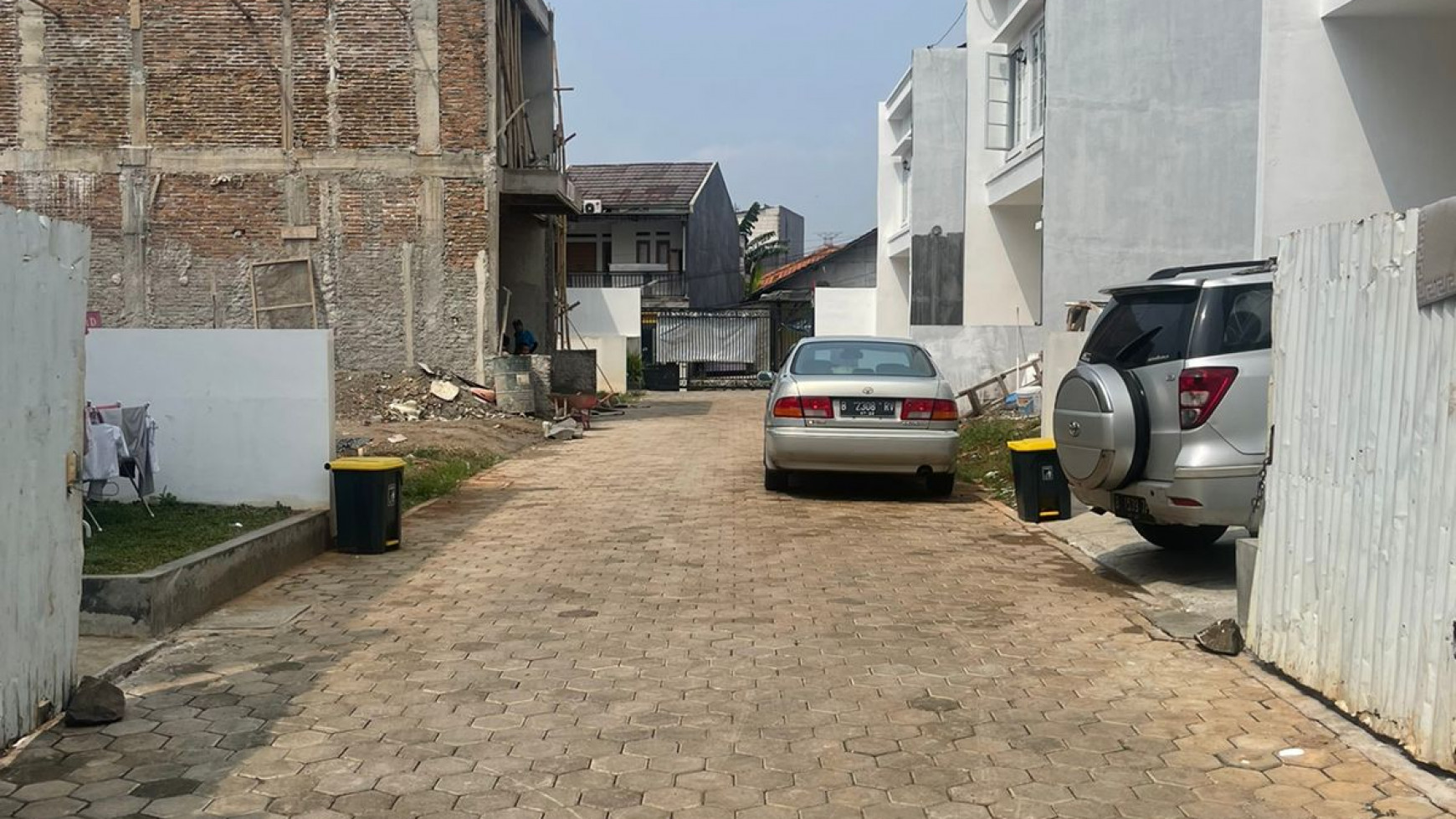 Rumah Baru 2,5 Lantai Murah , Lokasi Ok di Cinere Depok