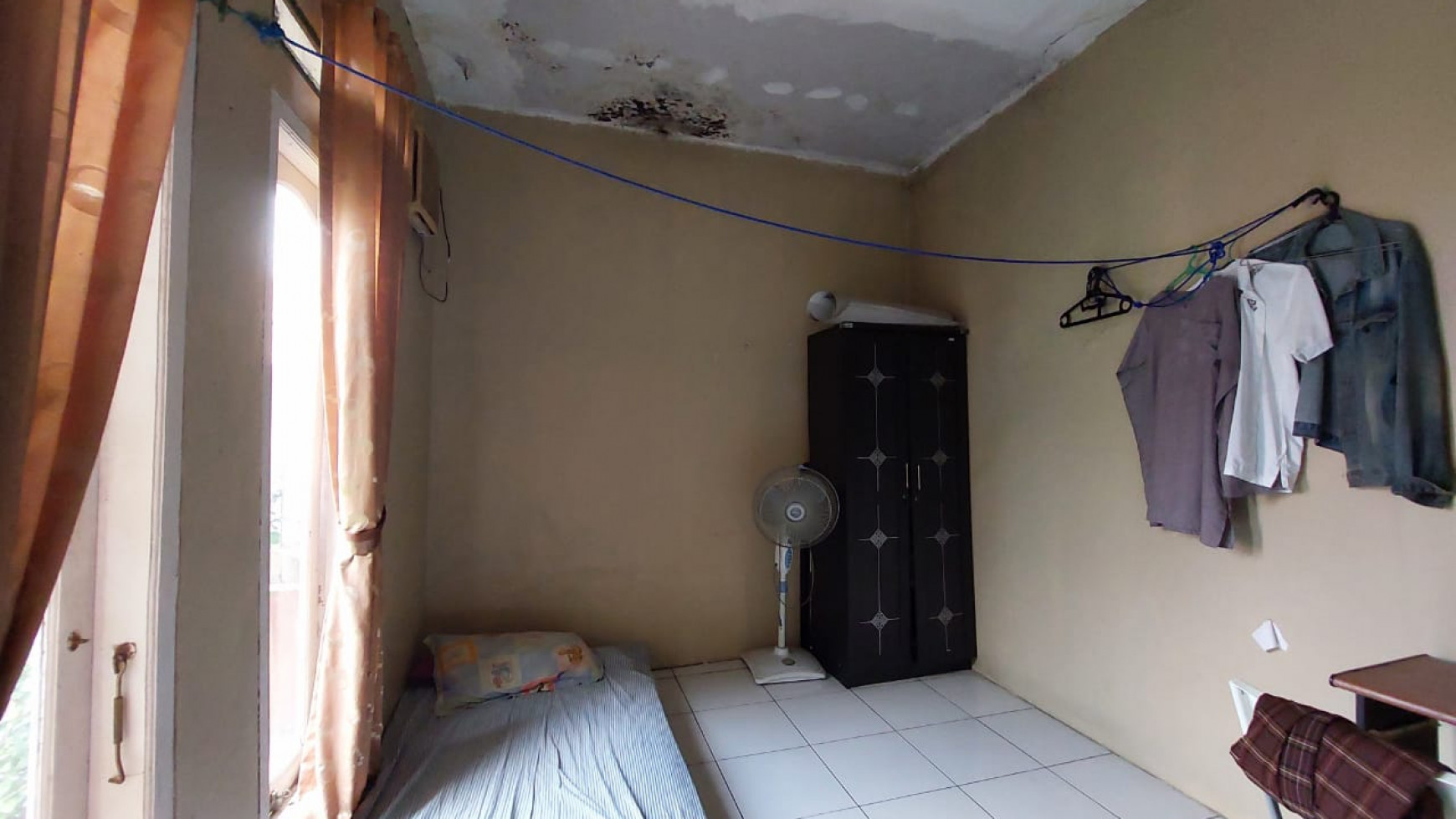 Dijual Lahan Kavling terdapat 5 Bangunan Rumah dan 1 Bengkel @Jl Aria Putra, Ciputat