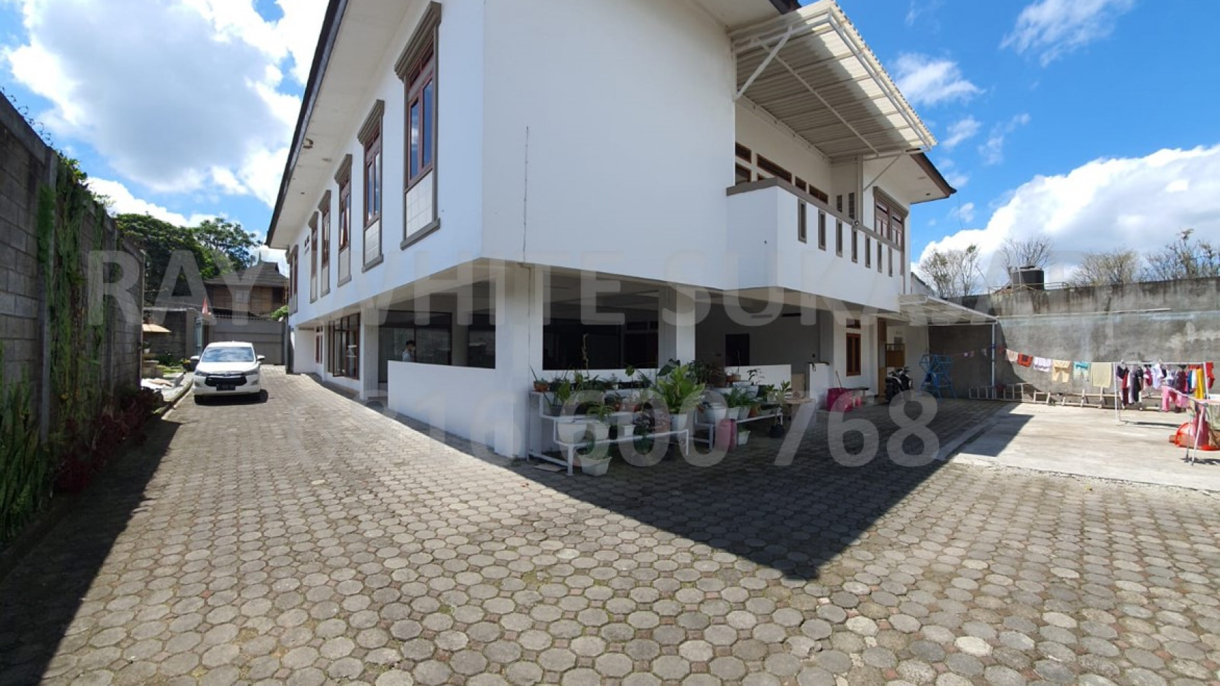 Dijual Villa beserta Rumah di Karmel Lembang