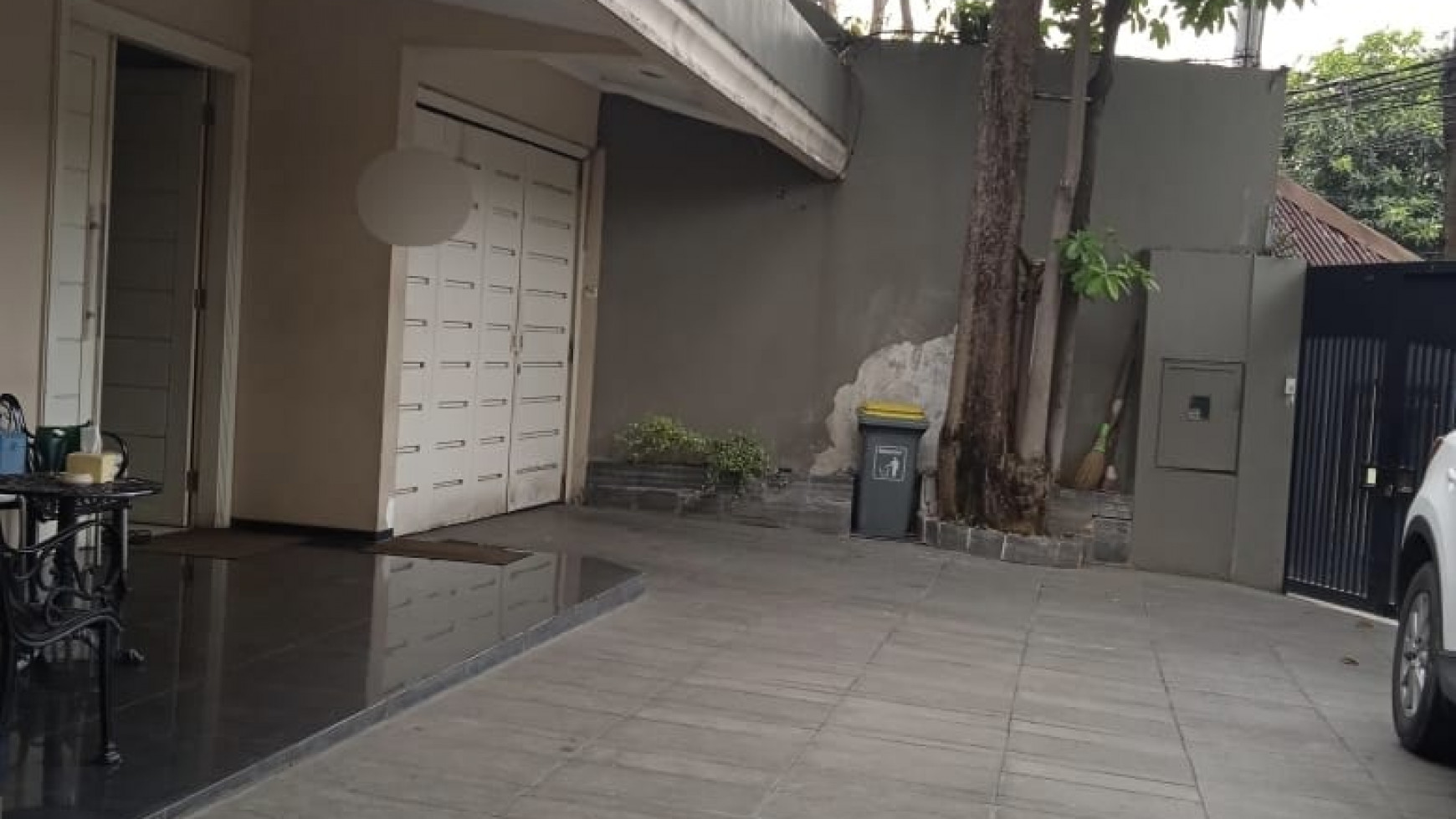 Dijual Rumah Mewah Terawat Pusat Kota di Raya Tegalsari, Surabaya