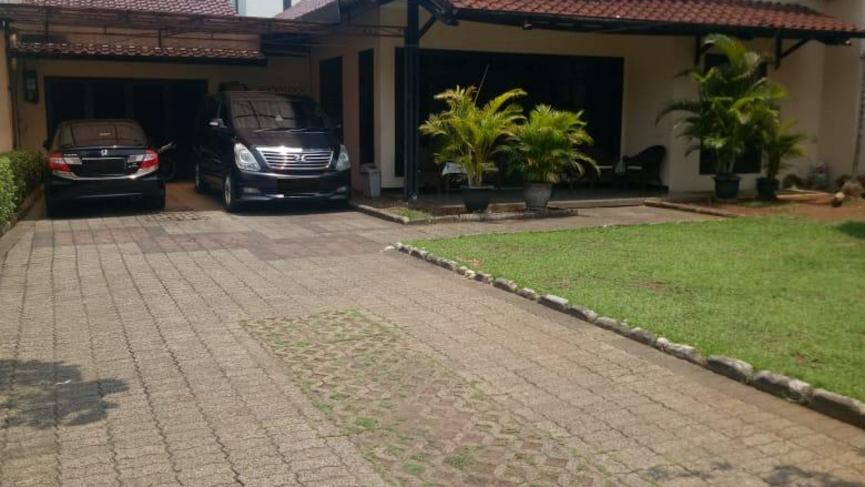 Rumah asri dng luas tanah besar, siap huni di Bintaro ( Dki )