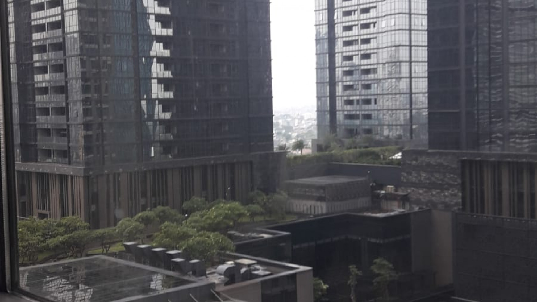 Disewakan ruang perkantoran di Office 8 Senopati 