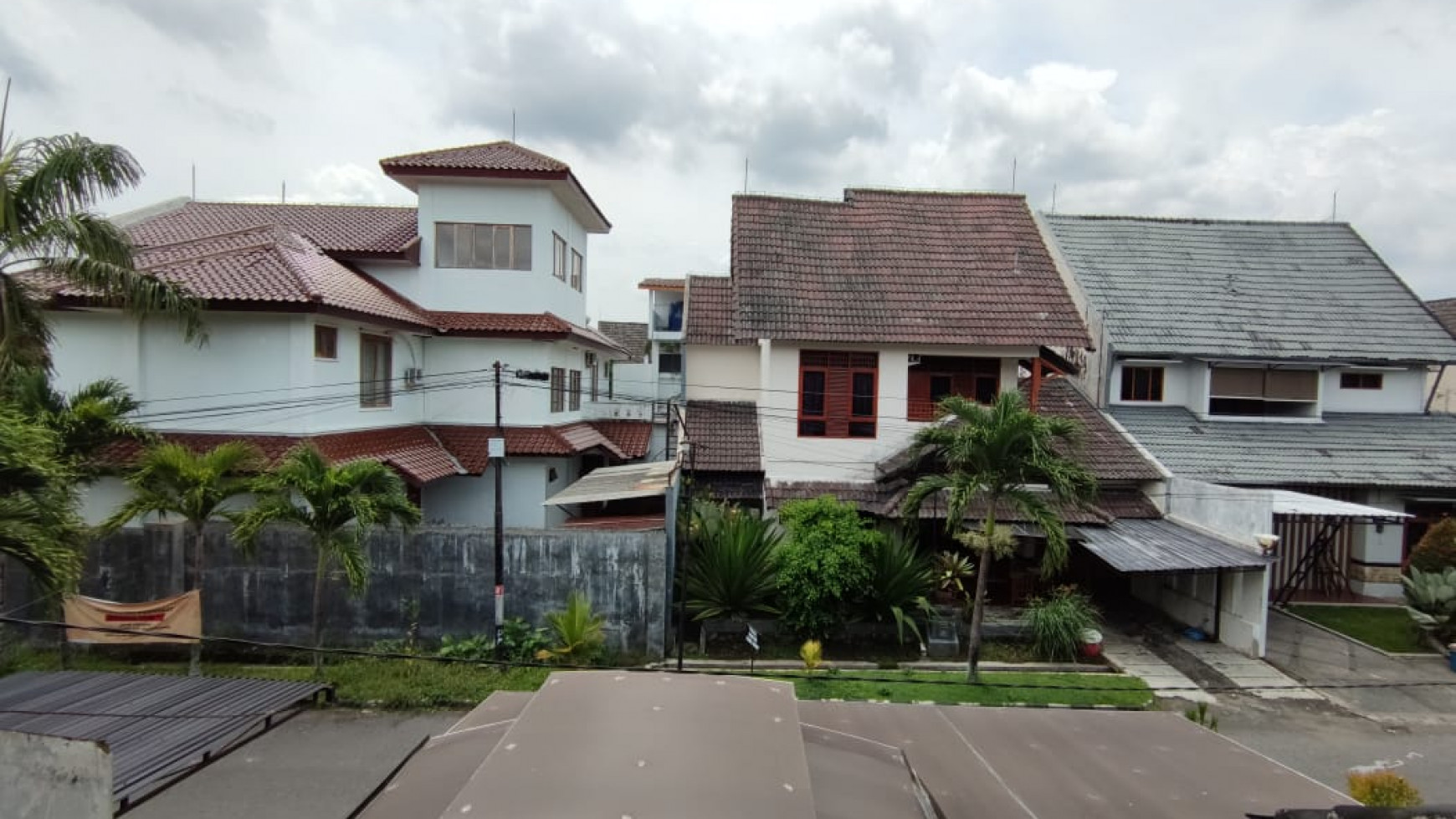 RUMAH UNTUK KELUARGA DI DALAM PERUMAHAN, DI JL GITO GATI, NGAGLIK, SLEMAN