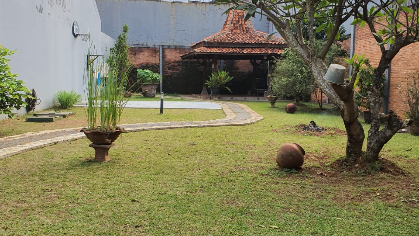 Rumah MEWAH Siap Huni Dengan Halaman Luas @Mertilang Raya