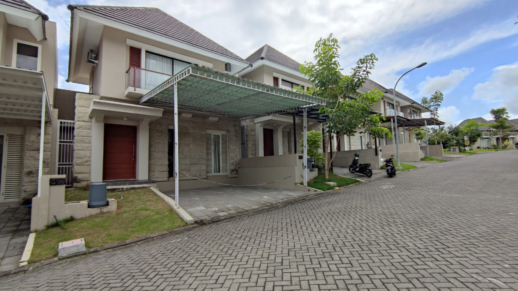 RUMAH MEWAH DI PERUMAHAN CITRA GRAND MUTIARA