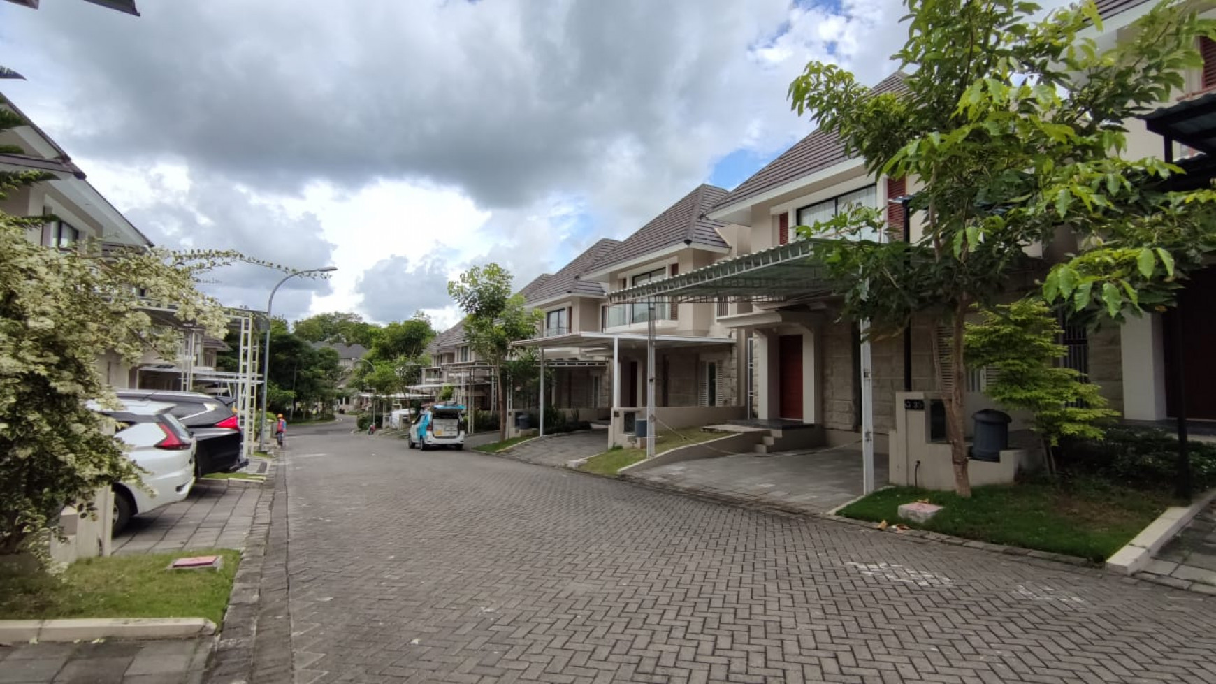 RUMAH MEWAH DI PERUMAHAN CITRA GRAND MUTIARA