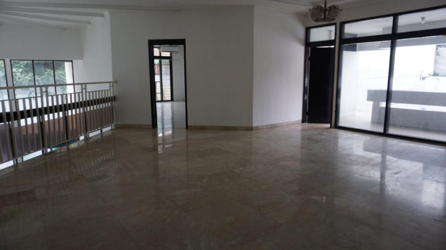 Dijual Rumah 2 Lantai di Kemang 