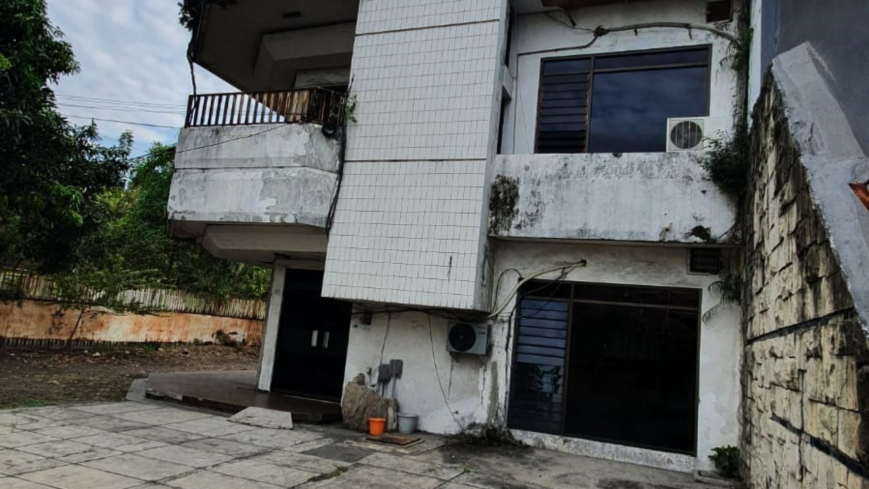 Dijual Rumah 3 lantai Pusat Kota di Argopuro, Sawahan, Surabaya