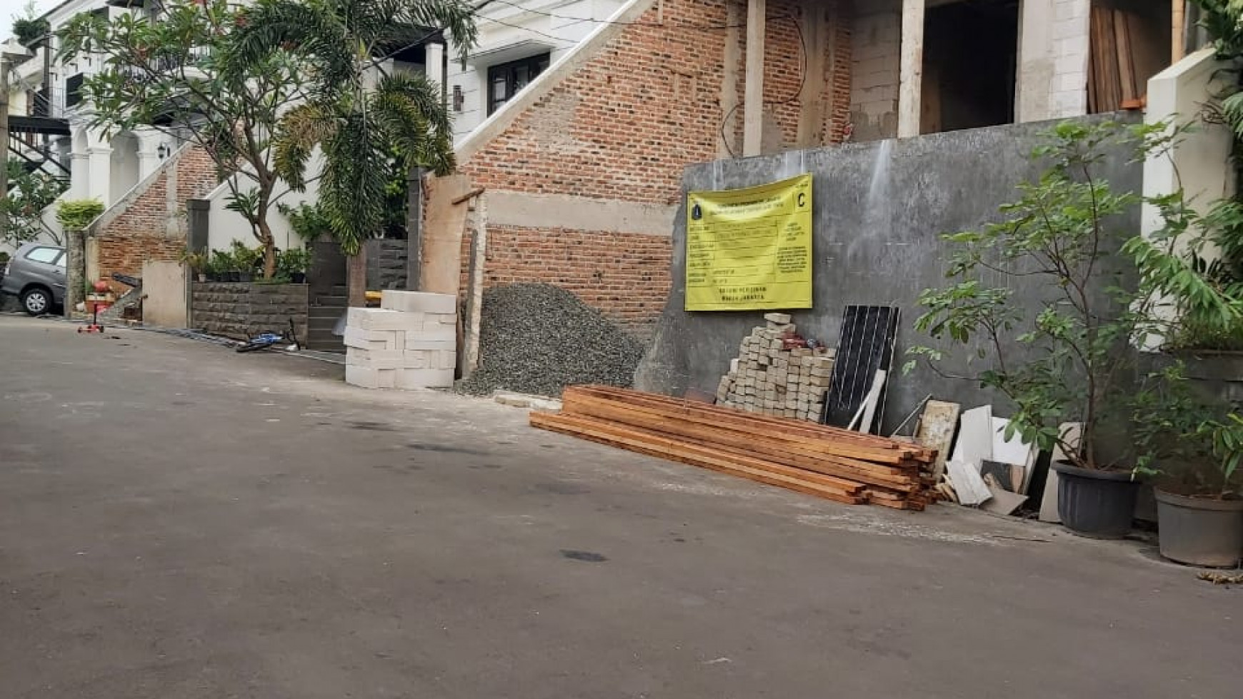 Rumah bergaya klasik modern dalam cluster elite di cipete jaksel dekat mrt station