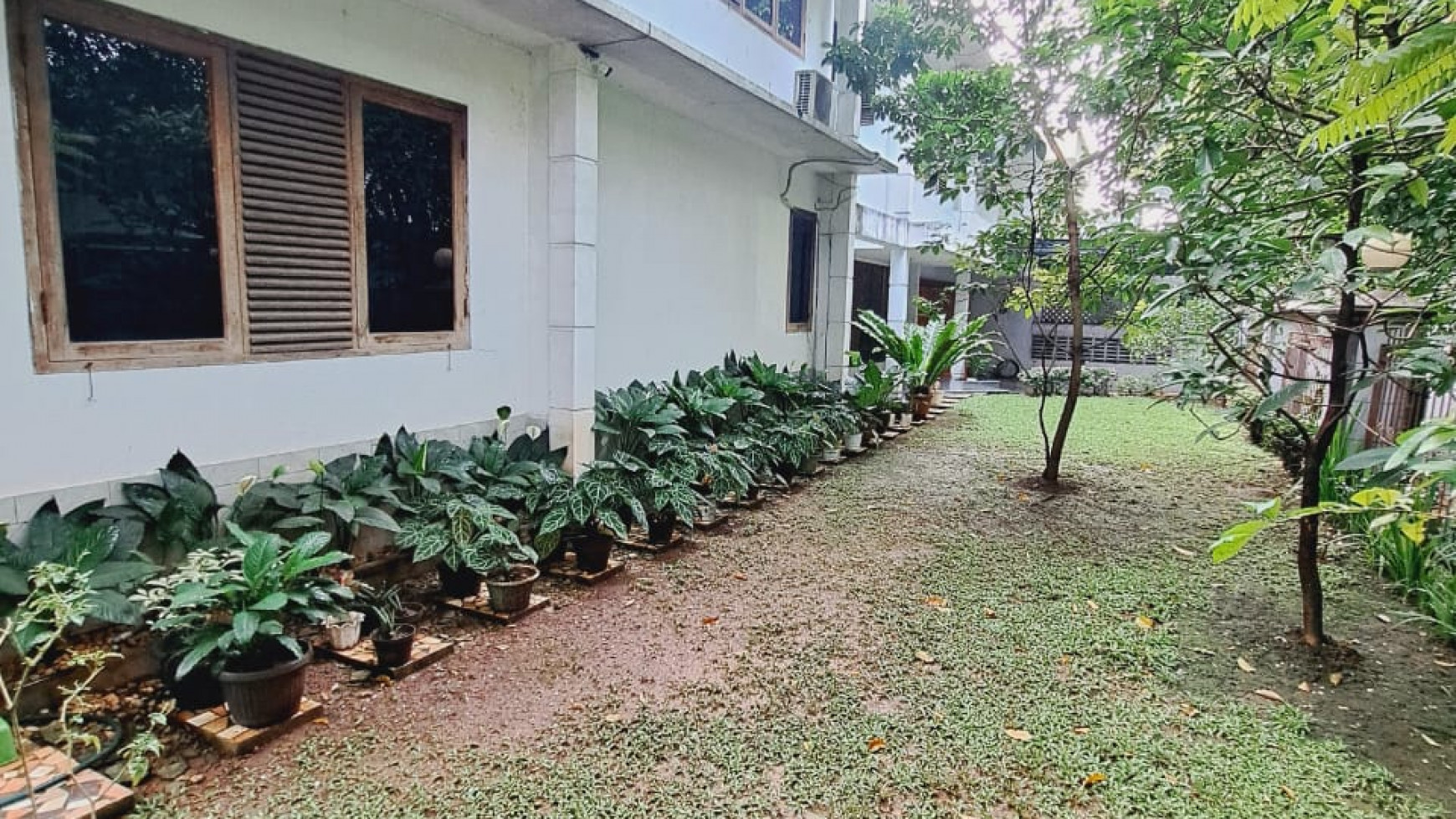 RUMAH ASRI LINGKUNGAN HIJAU DEKAT TAMAN -PONDOK INDAH 