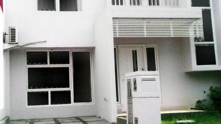 Rumah Termurah, Lokasi strategis, siap huni @cluster Emerald Town House, Bintaro