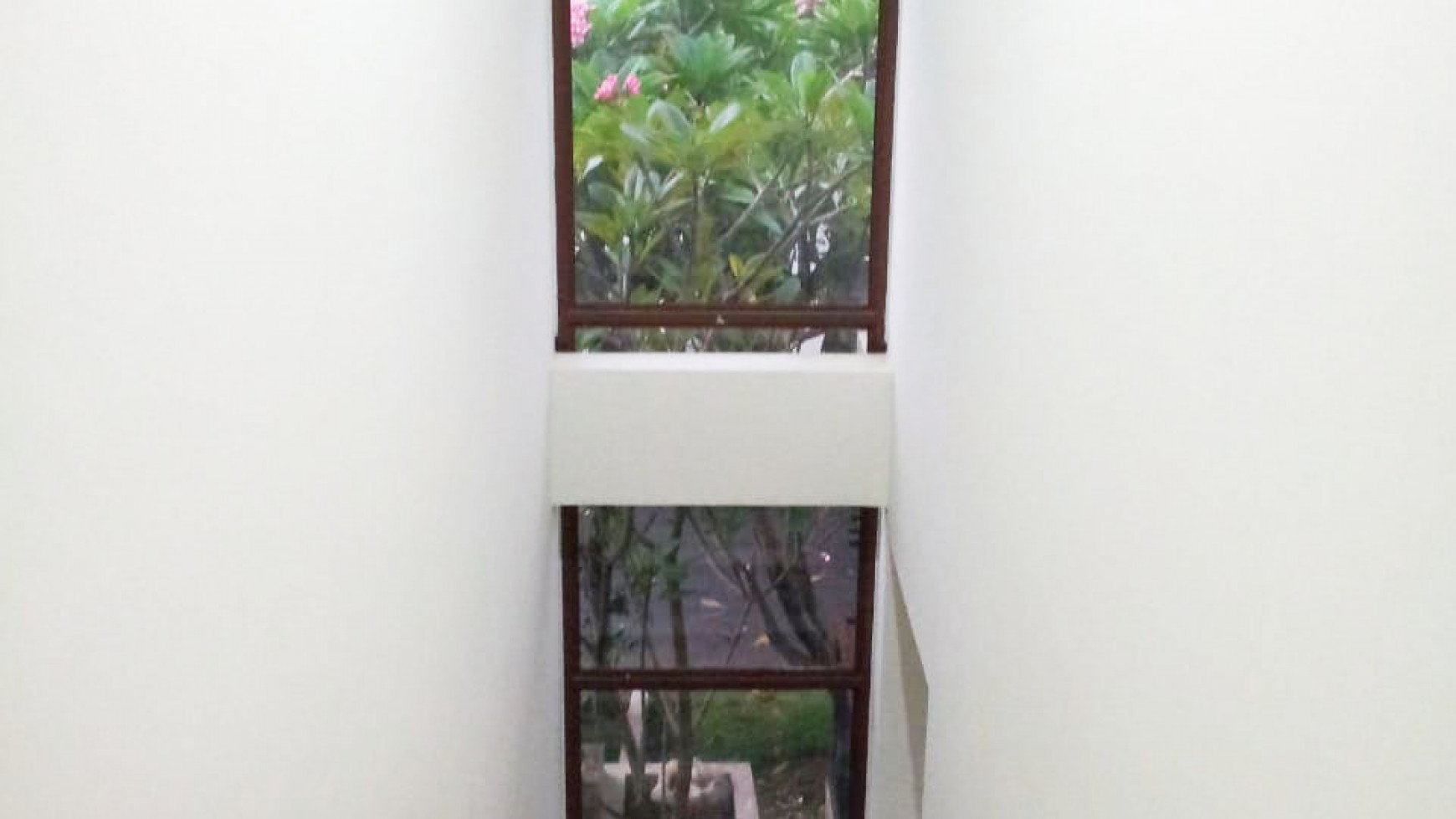 Rumah Termurah, Lokasi strategis, siap huni @cluster Emerald Town House, Bintaro